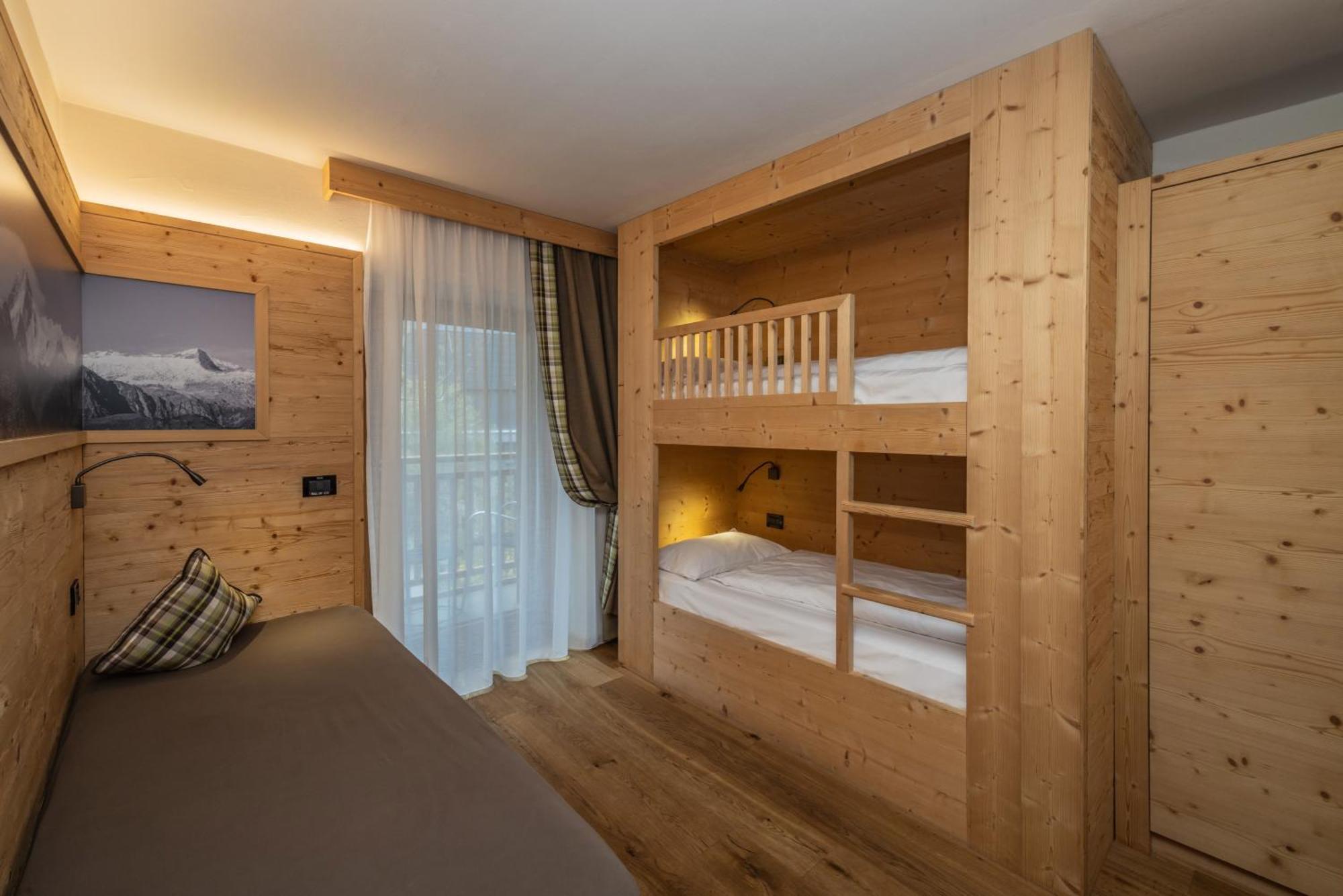 Hotel Ravelli Mezzana  Extérieur photo